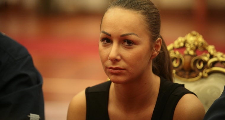 Zmaj od Kladuše i Maca Digresija