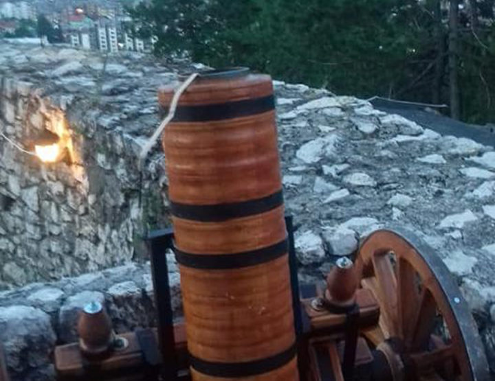 Namjenski top, poklon Sarajeva Velikoj Kladuši