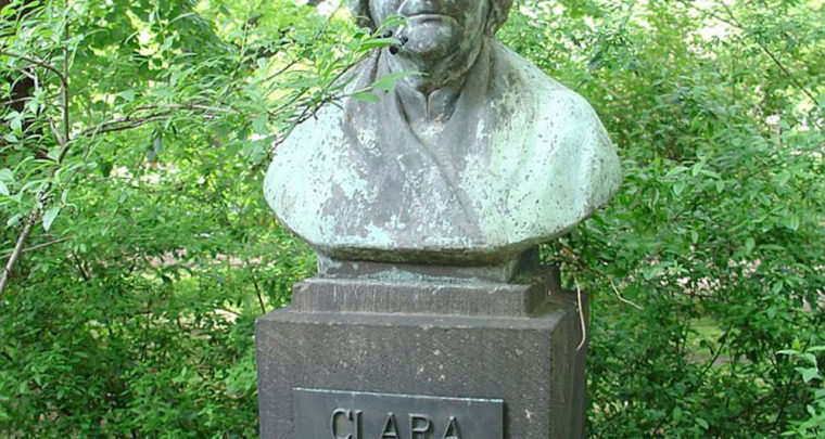Po islamu, Clara Zetkin je bila razvratnica i bludnica