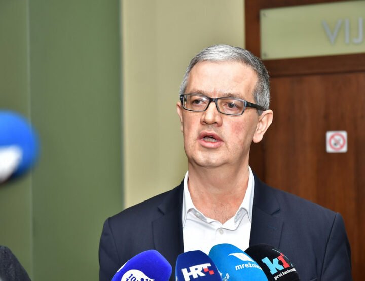 Dobio stolicu načelnika i batine