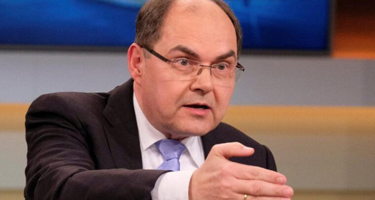 CRISTIAN SCHMIDT SE 'UKINUO'
