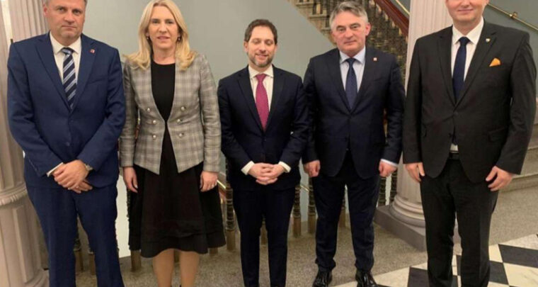 Diplomatski krkanluk u dijaspori