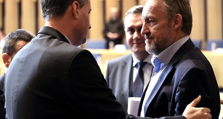 Padaju 'ambasadori trojke'