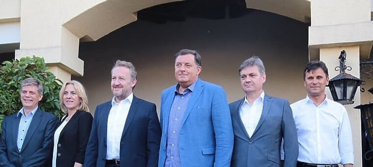 Ej, plovi lađa i na lađi - Bakir