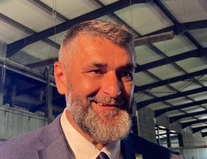 Širok osmijeh - zelen zub, samo 'reket' moj je drug