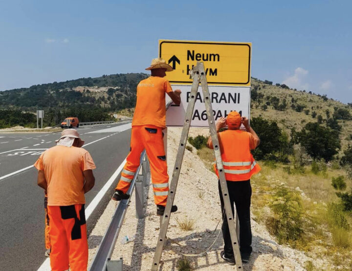 Federalni ministar hvali saobraćajni znak