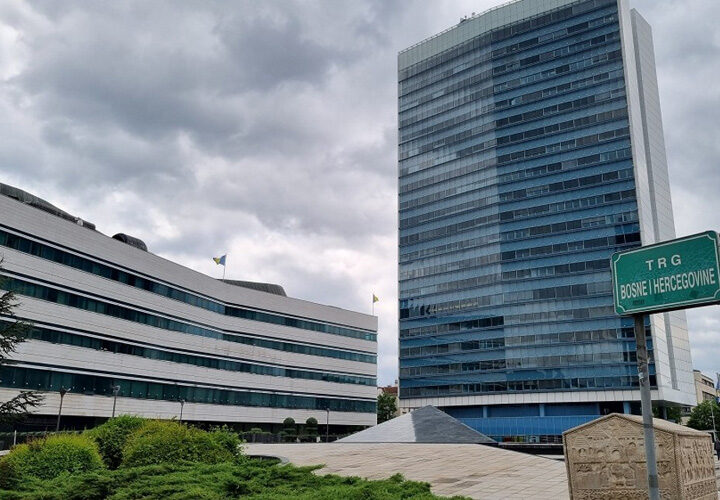 Rekonstrukcija državne vlasti 'gumicom'