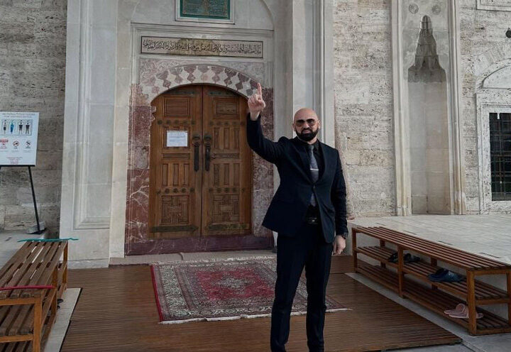 Mubarek selfie ispred Ferhadije