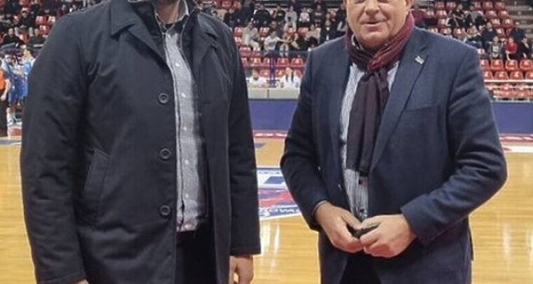 Ko 'tuče' Dodika : država ili 'trojka'?