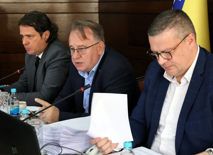 Prepisivačkim putevima i puteljcima Dodika