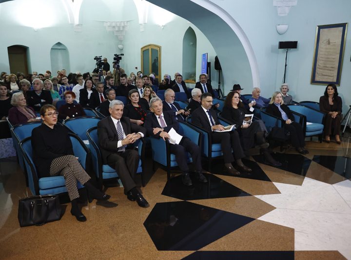 Svečano akademsko sakrivanje istine