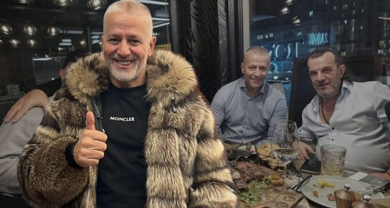 Obična kafanska slika posvađala prijatelje