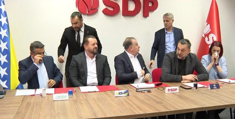 Politički blokovi i cigle